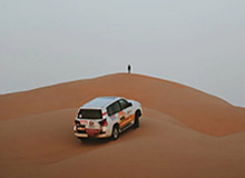 你们的圆神回来了！安东尼被球迷一路热情跟拍，左右各一保镖开路